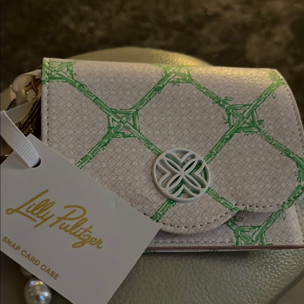 Lilly Pulitzer Green & pink Wallet w/Design. Key Ring, cash/card pocket & strap!